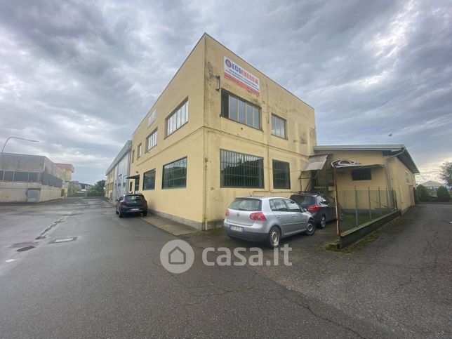 Ufficio in commerciale in Via Martiri Libertà 33