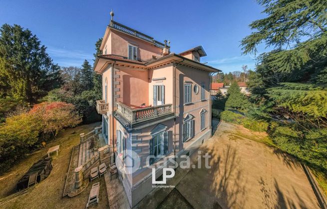 Villa in residenziale in 