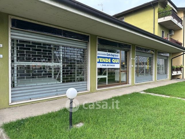Attivitã /licenza (con o senza mura) in commerciale in Via Milano