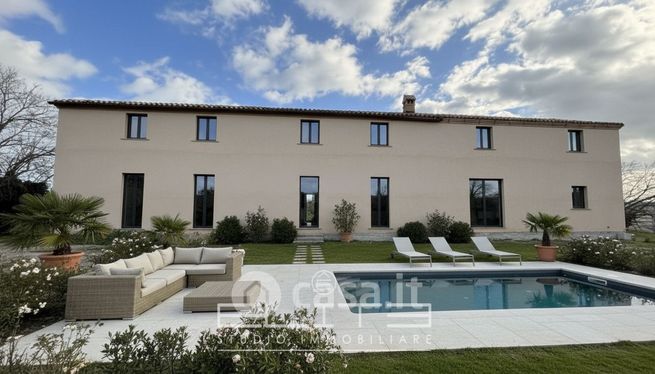 Villa in residenziale in Frazione Varano