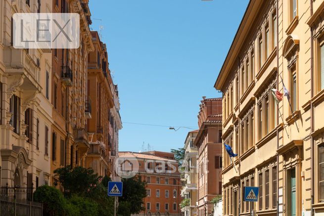 Ufficio in commerciale in Via Tevere