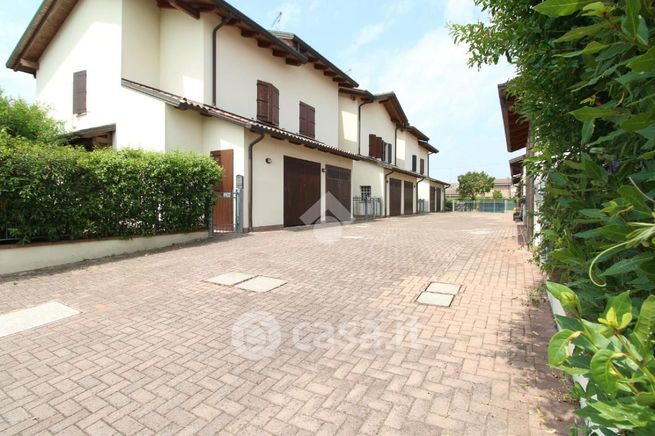 Villetta a schiera in residenziale in Via Bologna