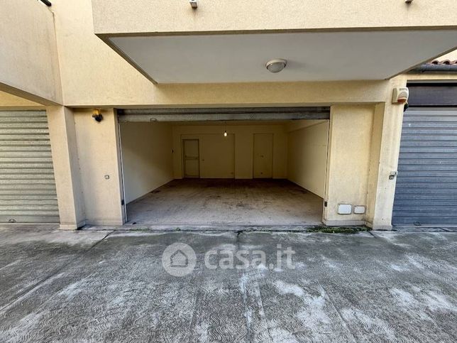 Box/posto auto in residenziale in Via Sant'Anna II Tronco