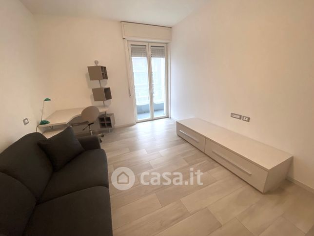 Appartamento in residenziale in Via Lorenteggio