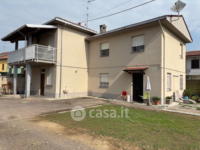 Casa bi/trifamiliare in residenziale in ROMA 2
