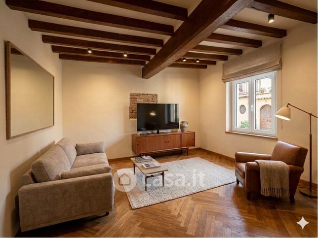 Casa bi/trifamiliare in residenziale in 