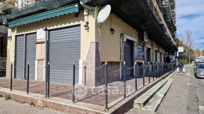 Attività/licenza (con o senza mura) in commerciale in Via Domenico Padula 99