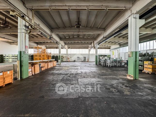 Capannone in commerciale in Via Filippo Turati 1