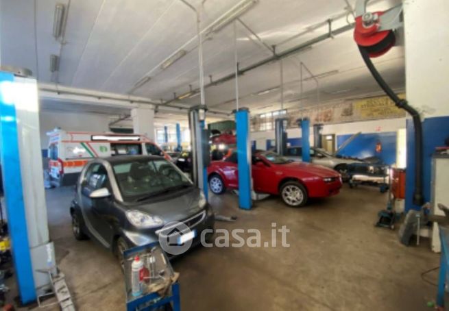 Capannone in commerciale in Via Marco Biagi
