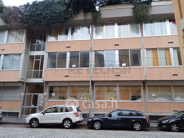 Ufficio in commerciale in 