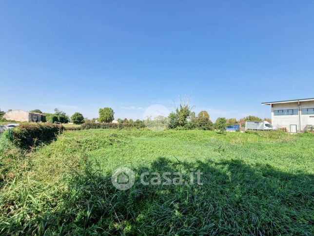 Terreno edificabile in residenziale in Strada Provinciale 16