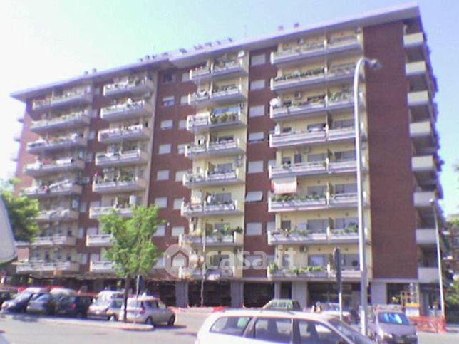 Negozio/locale commerciale in commerciale in Largo Appio Chieregatti 35