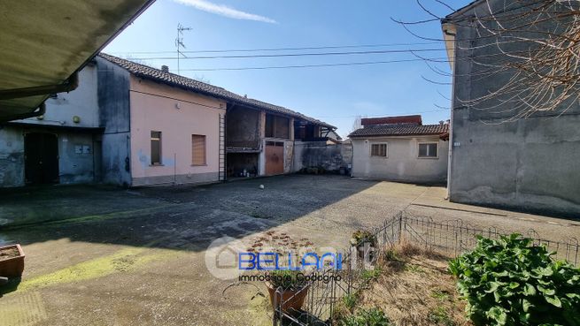 Casa indipendente in residenziale in Via CAIROLI 53