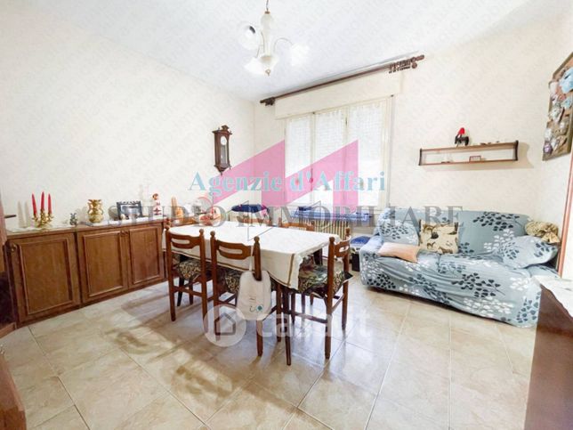 Casa bi/trifamiliare in residenziale in Via Dante Alighieri