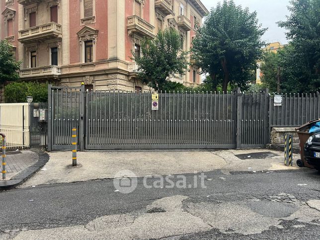 Garage/posto auto in residenziale in Via Giuseppe Bonito 13