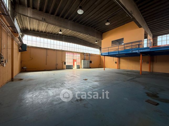 Capannone in commerciale in Via Carpaccio 11