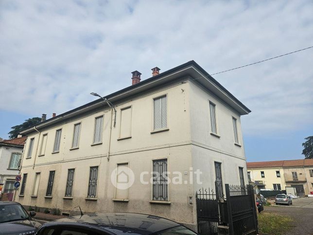 Casa indipendente in residenziale in Viale Brianza 25