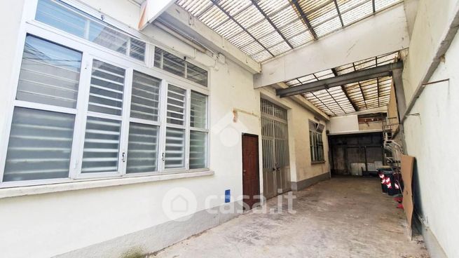 Capannone in commerciale in Via Villa Giusti 62