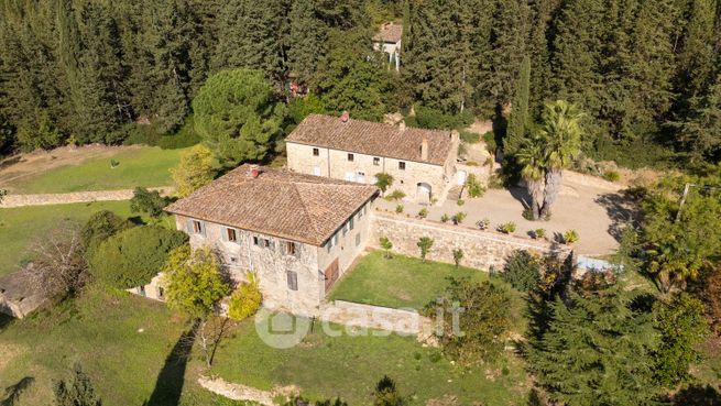 Casa indipendente in residenziale in Strada di Cortine 24