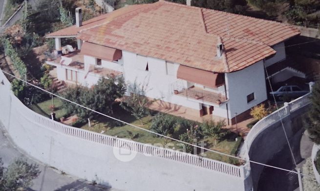 Casa indipendente in residenziale in Via Fresonara 19