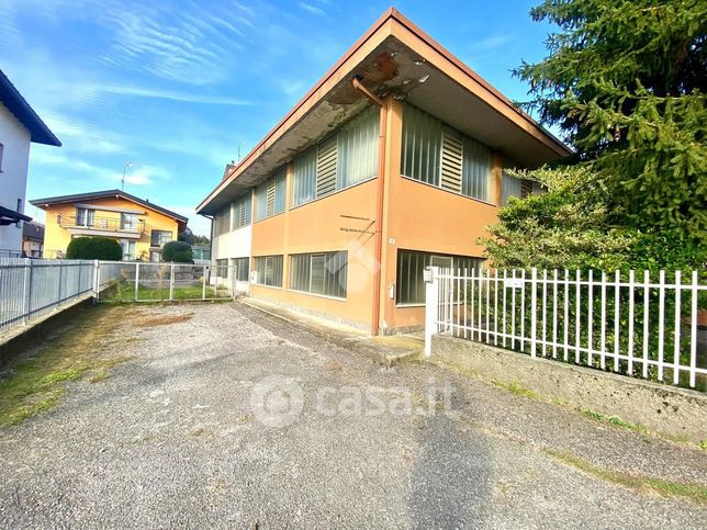 Capannone in commerciale in Via Padre Vaghi 6