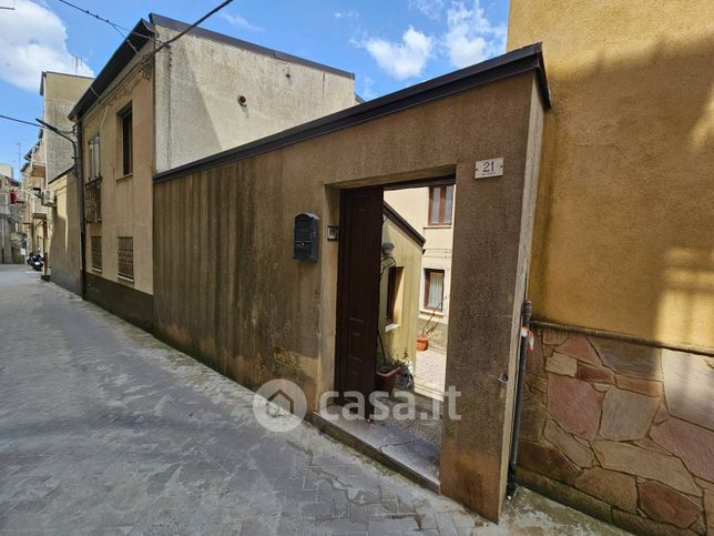 Casa indipendente in residenziale in Via Studio 21