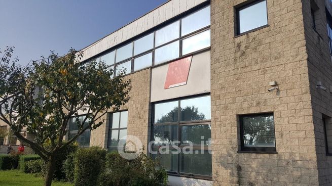 Ufficio in commerciale in Via Amilcare Ponchielli 1
