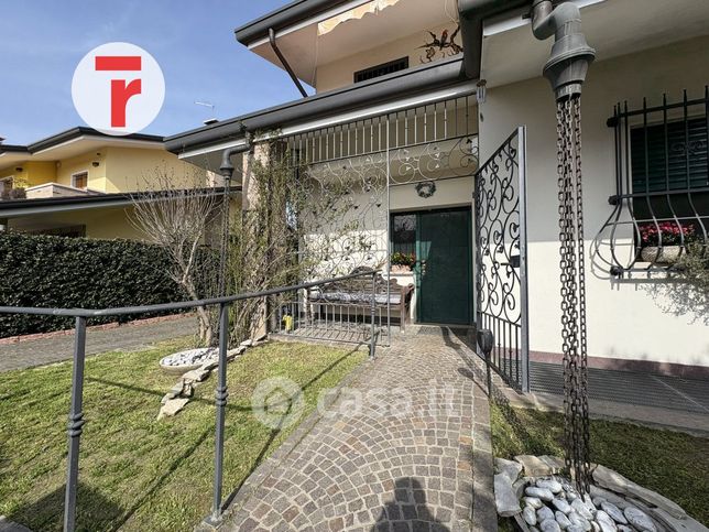 Casa bi/trifamiliare in residenziale in Via Retrone