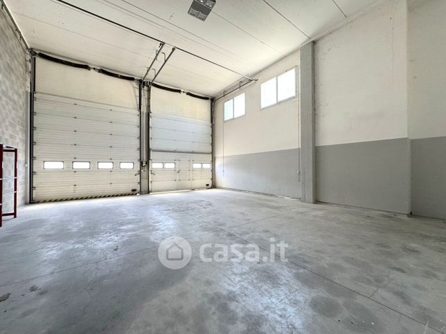 Capannone in commerciale in Via Po Brondolo