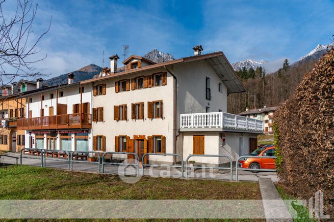 Casa indipendente in residenziale in Via Caduti del Lavoro 15