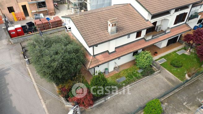 Villetta a schiera in residenziale in Via Alessandro Manzoni 18