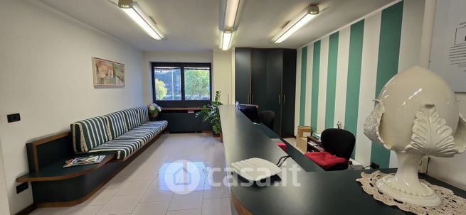 Ufficio in commerciale in Via Adriano Cecchi