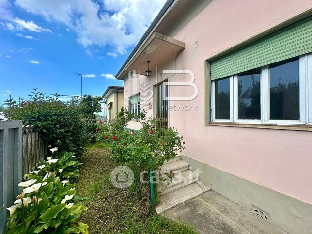 Casa indipendente in residenziale in SP10 63
