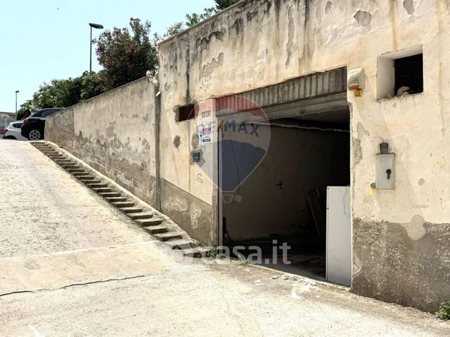Box/posto auto in residenziale in Via Salvemini 38