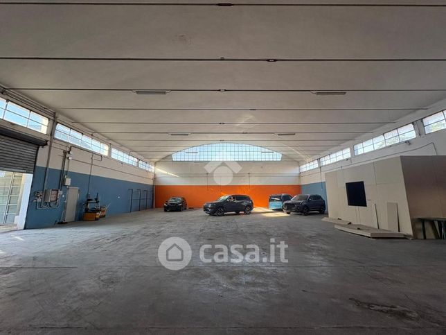 Capannone in commerciale in Via Ferrari 2