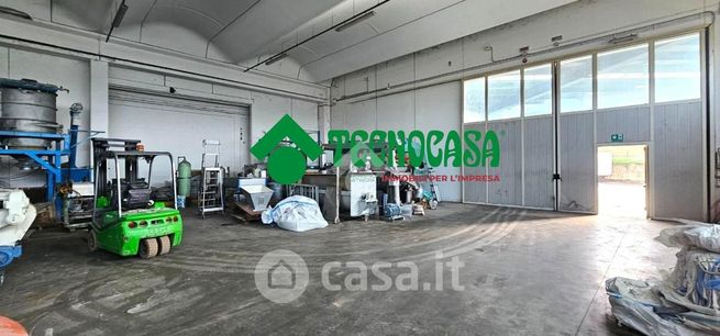 Capannone in commerciale in Via Dante Alighieri