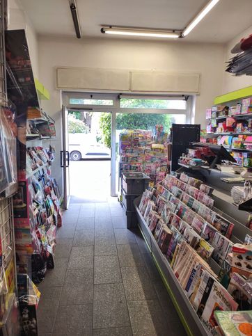 Attivitã /licenza (con o senza mura) in commerciale in Piazza Giacomo Matteotti 10