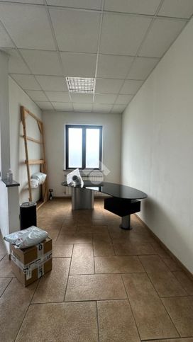 Capannone in commerciale in Via Altiero Spinelli