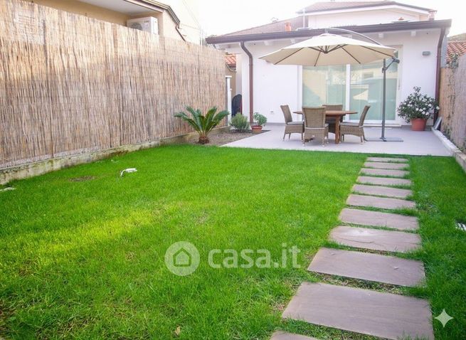 Villa in residenziale in 