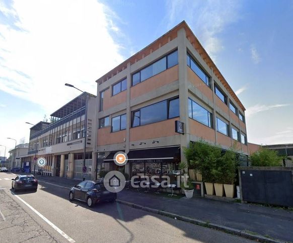 Ufficio in commerciale in Via Gallarate