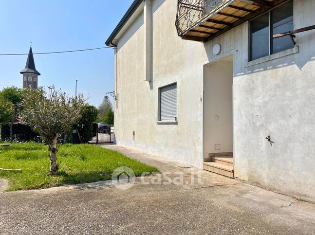 Casa bi/trifamiliare in residenziale in Via E. Scaramuzza