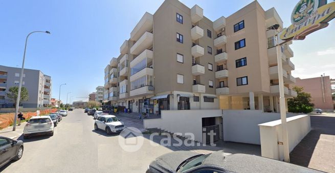 Box/posto auto in residenziale in Via Achille Grandi