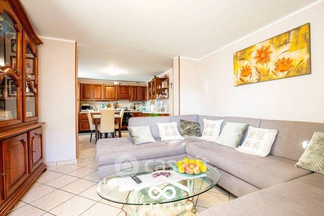 Casa bi/trifamiliare in residenziale in Via Roma 2