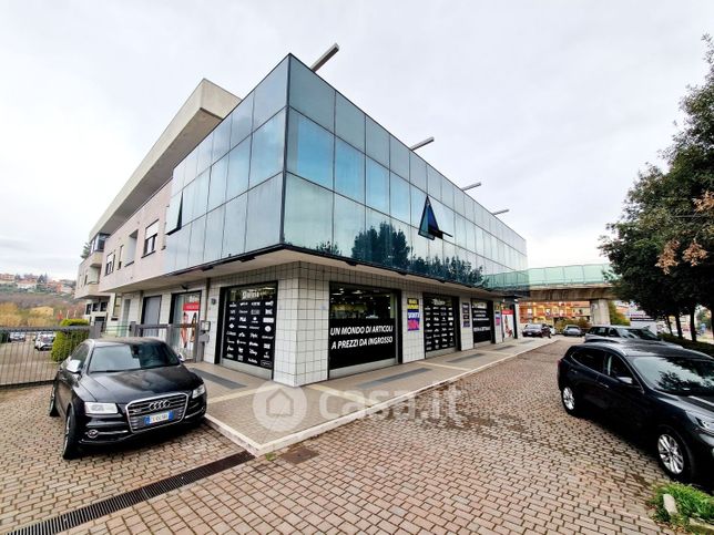 Ufficio in commerciale in Via Giorgio de Chirico 223