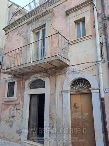 Appartamento in residenziale in Via Maddalena Umberto 33