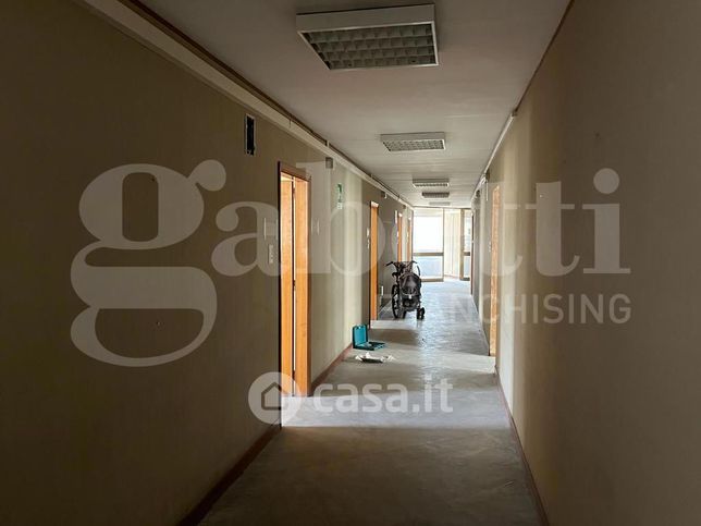 Ufficio in commerciale in Via Raffaele Rubini 11