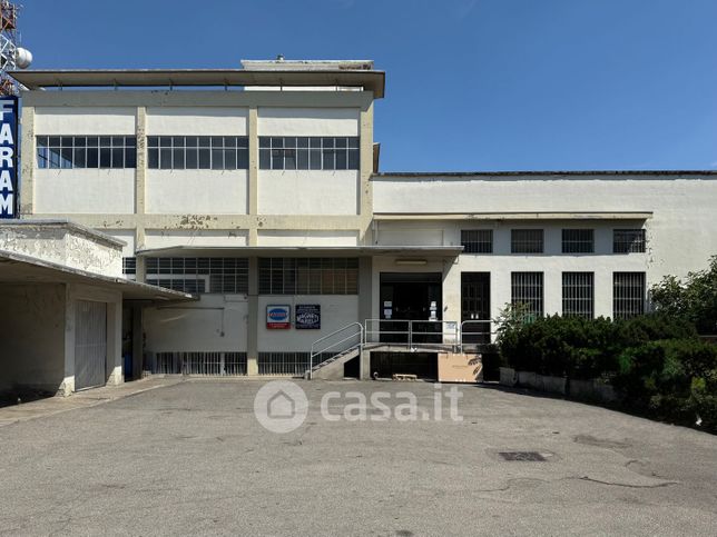Capannone in commerciale in Via dei Mille 25