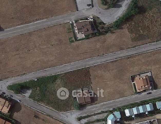 Terreno agricolo in commerciale in Viale Giulio Girotti