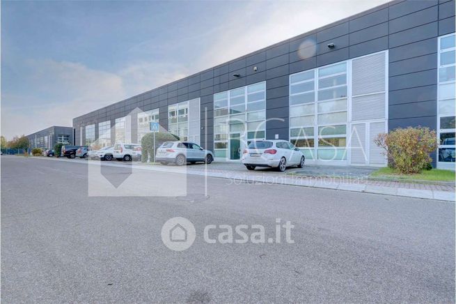 Capannone in commerciale in Via Repubblica Val Taro 130