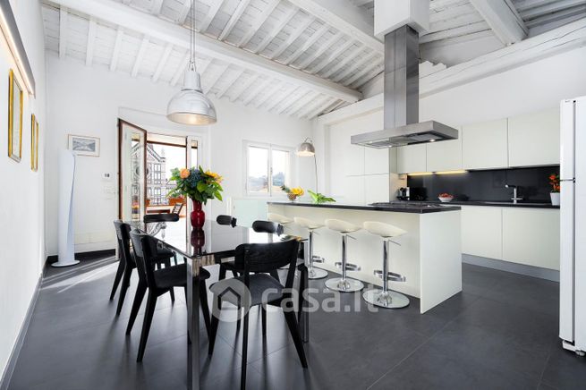 Attico/mansarda in residenziale in Piazza di Santa Croce